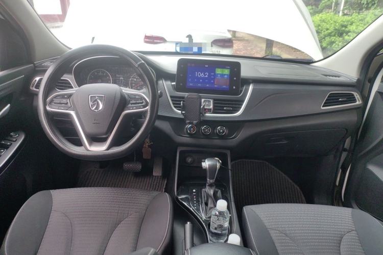 Used Baojun 730 2019 1.5T CVT Fashion Model 7 Seats China V Emission Standard Center Console