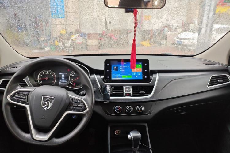 Used Baojun 730 2019 1.5T CVT Fashion Model 7 Seats China VI Emission Standard Center Console