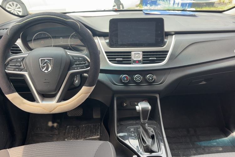 Used Baojun 730 2019 1.5T CVT Fashion Model 7 Seats China VI Emission Standard Center Console