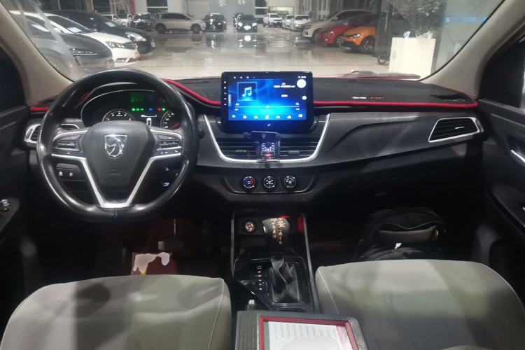 Used Baojun 730 2019 1.5T CVT Fashion Model 7 Seats China VI Emission Standard Center Console