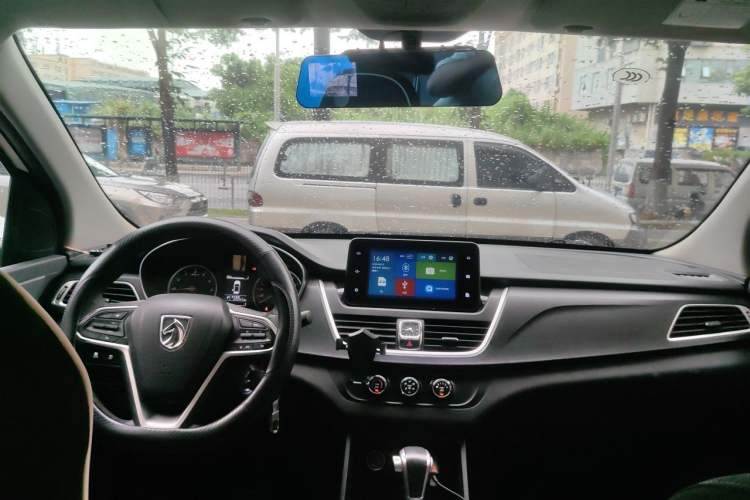 Used Baojun 730 2019 1.5T CVT Fashion Model 7 Seats China VI Emission Standard Center Console