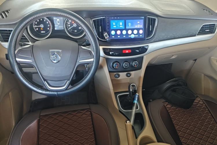 Used Baojun 730 2019 1.5L Manual Value Edition 7 Seats China VI Emission Standard Center Console