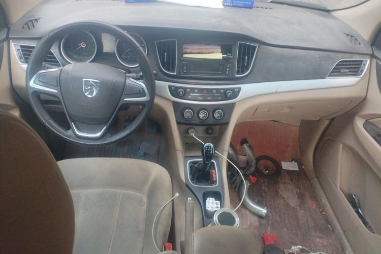 Used Baojun 730 2019 1.5L Manual Value Edition 7 Seats China VI Emission Standard Center Console