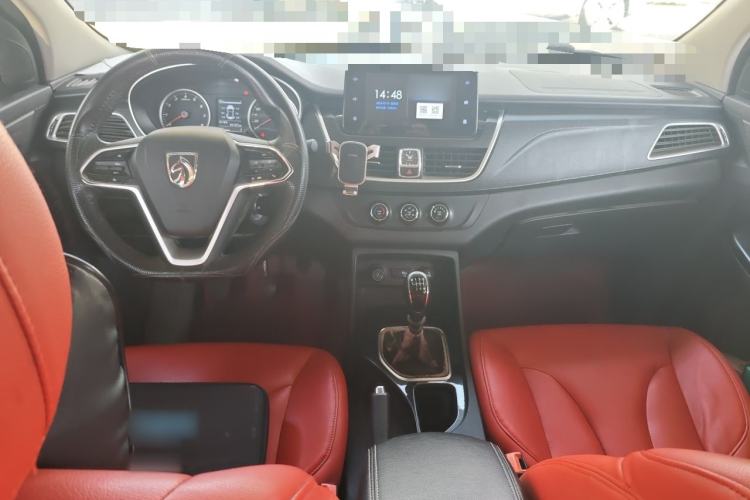 Used Baojun 730 2019 1.5L Manual Fashion Model 7-seater China VI Center Console