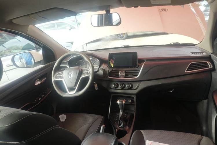Used Baojun 730 2019 1.5T CVT Fashion Model 7 Seats China VI Emission Standard Center Console