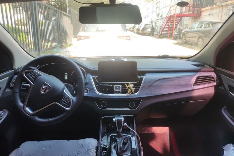 Used Baojun 730 2019 1.5T CVT Flagship Version 7 Seats China V Emission Standard Center Console