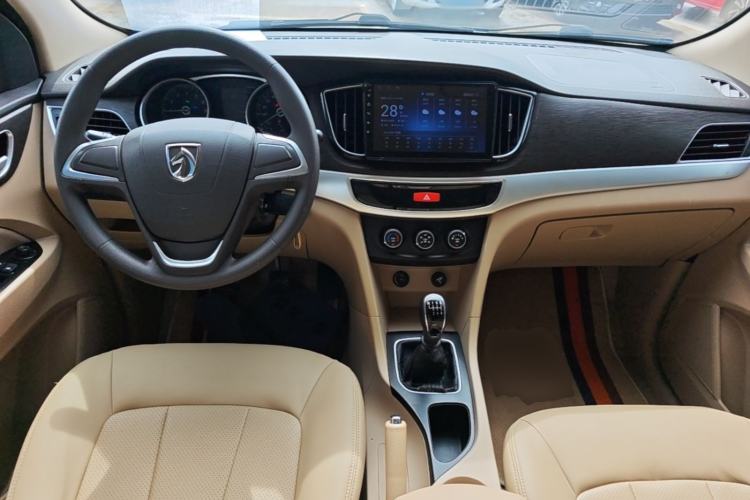 Used Baojun 730 2019 1.5L Manual Value Edition 7 Seats China VI Emission Standard Center Console