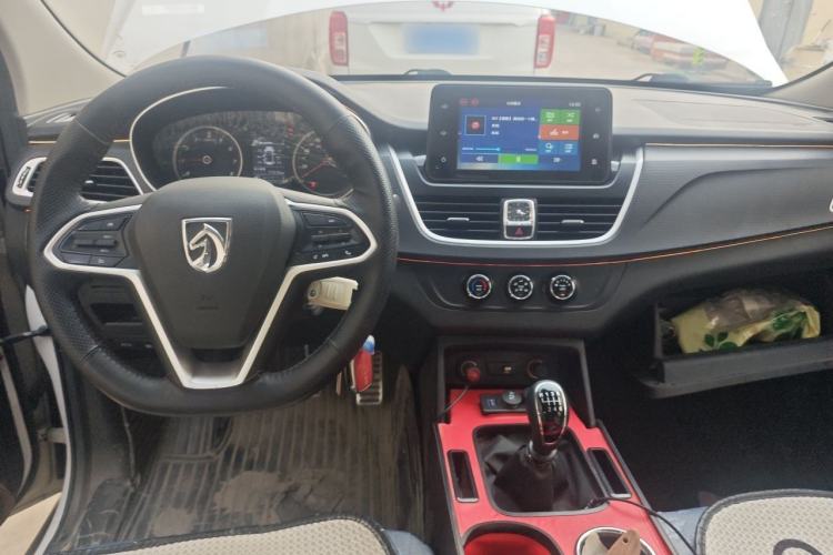 Used Baojun 730 2019 1.5L Manual Fashion Model 7-seater National V Center Console