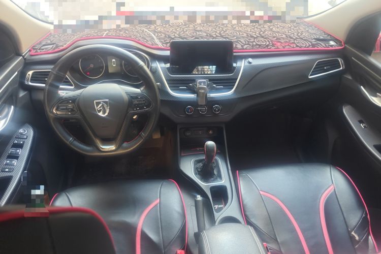 Used Baojun 730 2019 1.5T Manual Fashion Model 7-seater China VI Center Console