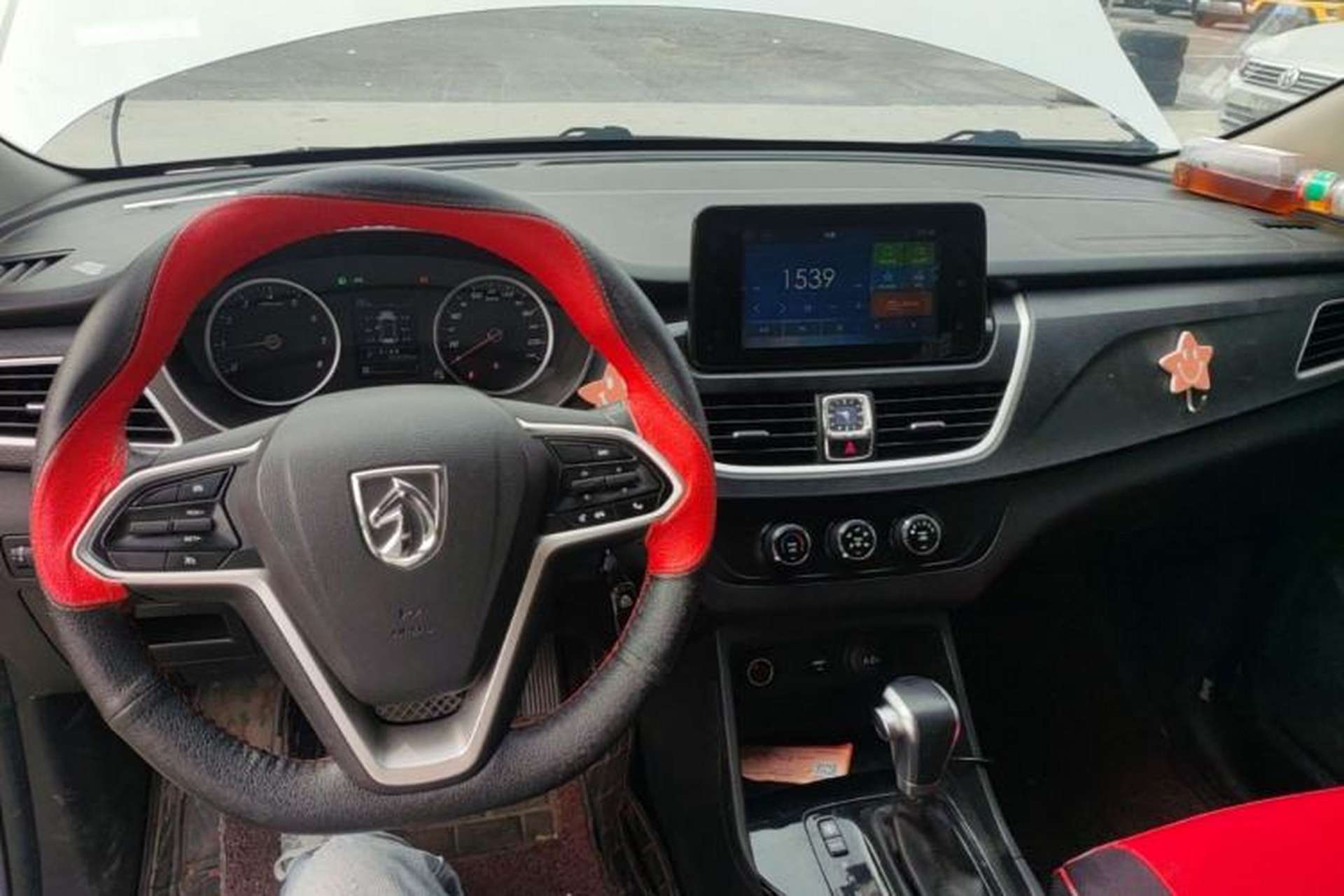 Used Baojun 730 2019 1.5T CVT Fashion Model 7 Seats China V Emission Standard Center Console