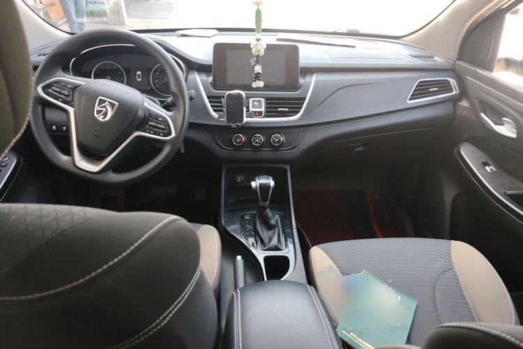 Used Baojun 730 2019 1.5T CVT Fashion Model 7 Seats China VI Emission Standard Center Console