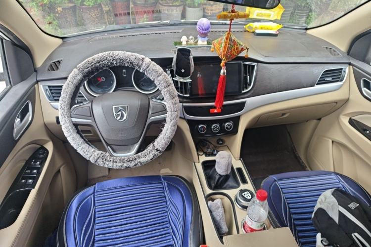 Used Baojun 730 2019 1.5L Manual Value Edition 7 Seats China VI Emission Standard Center Console