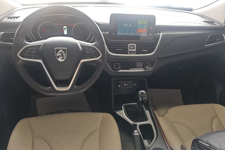 Used Baojun 730 2019 1.5T Manual Fashion Model 7 Seats China V Center Console