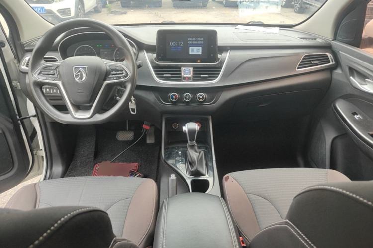 Used Baojun 730 2019 1.5T CVT Fashion Model 7 Seats China V Emission Standard Center Console