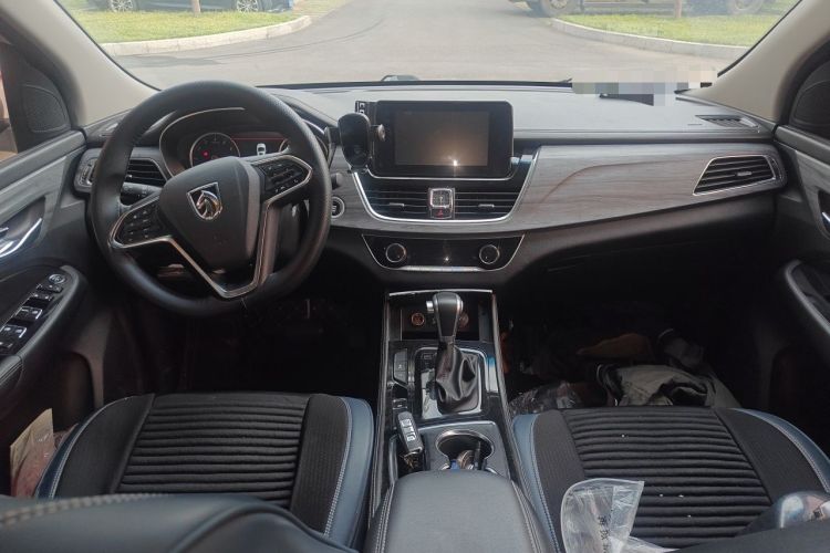 Used Baojun 730 2019 1.5T CVT Flagship Model 7 Seats China VI Emission Standard Center Console