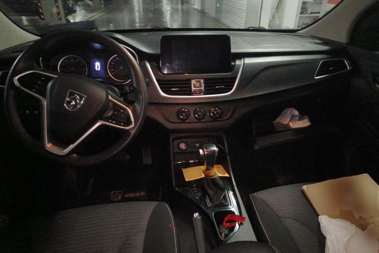 Used Baojun 730 2019 1.5T CVT Fashion Model 7 Seats China V Emission Standard Center Console