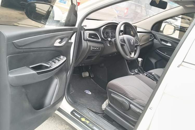 Used Baojun 730 2019 1.5T CVT Fashion Model 7 Seats China VI Emission Standard Driver Seat