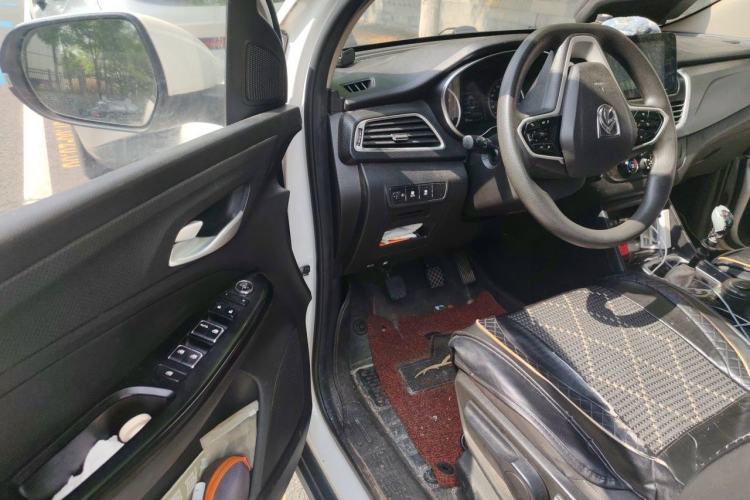 Used Baojun 730 2019 1.5T Manual Fashion Model 7-seater National V Driver Seat