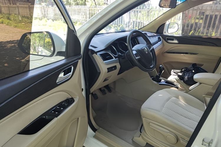 Used Baojun 730 2019 1.5L Manual Value Edition 7 Seats China VI Emission Standard Driver Seat