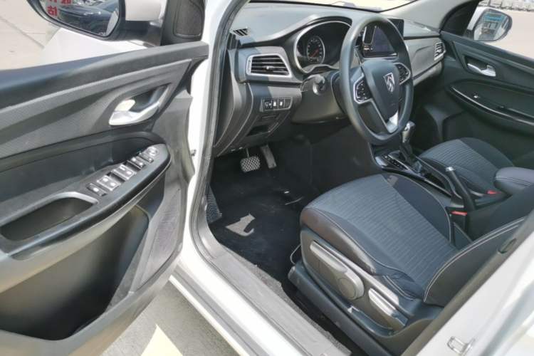 Used Baojun 730 2019 1.5T CVT Fashion Model 7 Seats China V Emission Standard Driver Seat