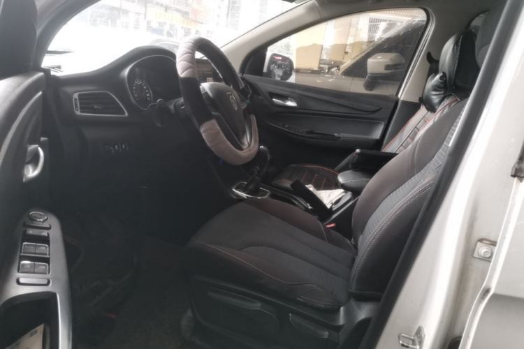 Used Baojun 730 2019 1.5L Manual Fashion Model 7-seater China VI Driver Seat