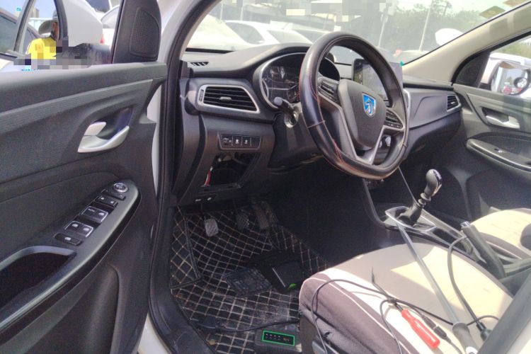 Used Baojun 730 2019 1.5T Manual Fashion Model 7-seater National V Driver Seat