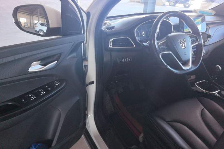 Used Baojun 730 2019 1.5L Manual Fashion Model 7-seater China VI Driver Seat