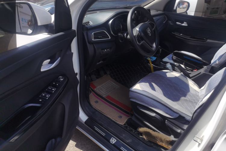 Used Baojun 730 2019 1.5L Manual Fashion Model 7-seater National V Driver Seat