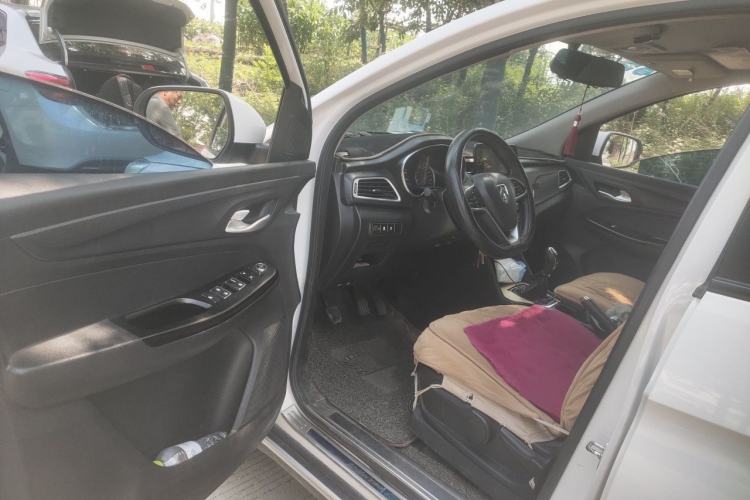 Used Baojun 730 2019 1.5L Manual Fashion Model 7-seater China VI Driver Seat