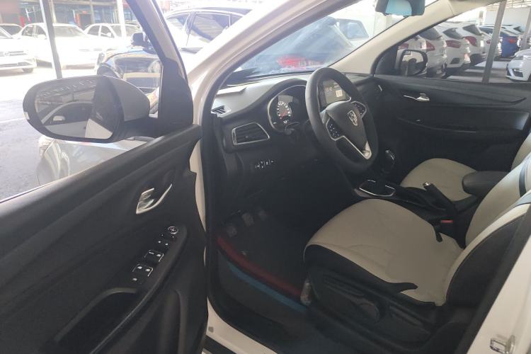 Used Baojun 730 2019 1.5T Manual Fashion Model 7-seater China VI Driver Seat