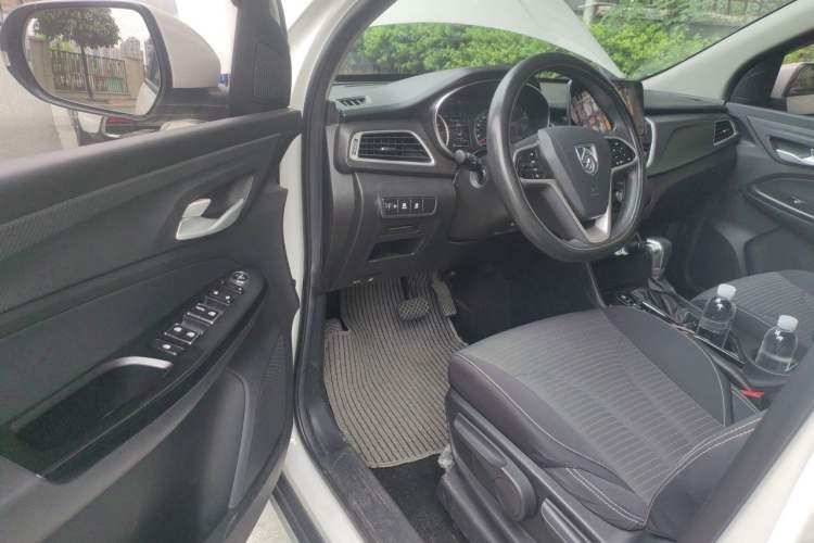 Used Baojun 730 2019 1.5T CVT Fashion Model 7 Seats China V Emission Standard Driver Seat