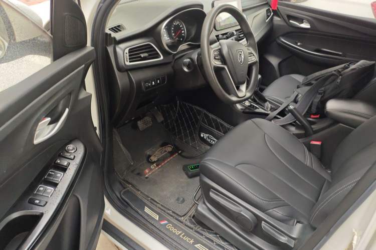 Used Baojun 730 2019 1.5T CVT Fashion Model 7 Seats China VI Emission Standard Driver Seat