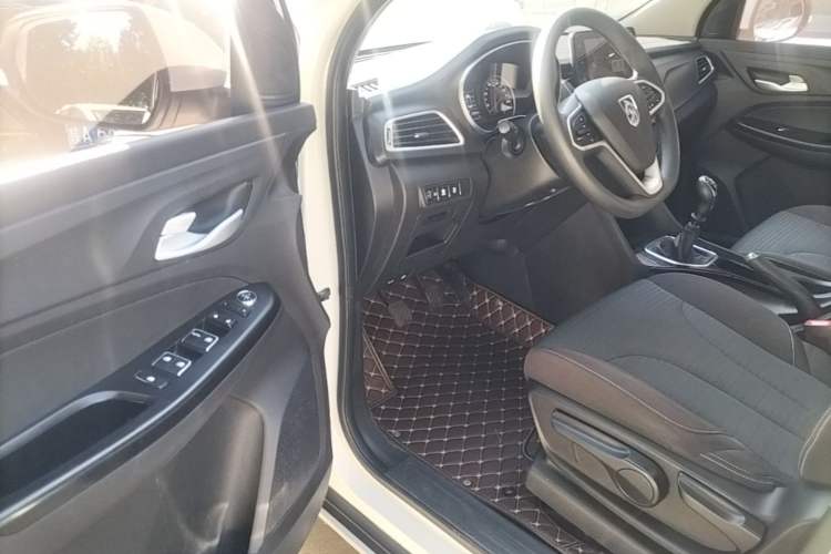 Used Baojun 730 2019 1.5L Manual Fashion Model 7-seater National V Driver Seat