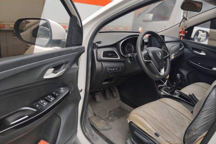 Used Baojun 730 2019 1.5L Manual Fashion Model 7-seater National V Driver Seat