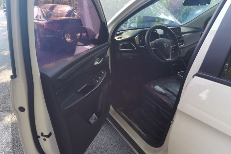 Used Baojun 730 2019 1.5T Manual Fashion Model 7-seater China VI Driver Seat