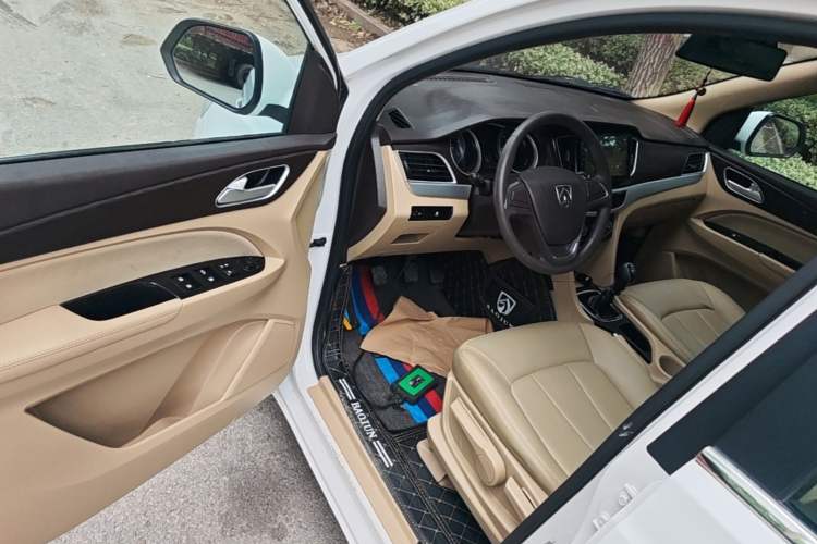 Used Baojun 730 2019 1.5L Manual Value Edition 7 Seats China VI Emission Standard Driver Seat