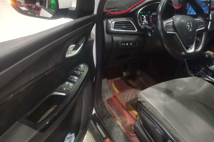 Used Baojun 730 2019 1.5T CVT Fashion Model 7 Seats China VI Emission Standard Driver Seat