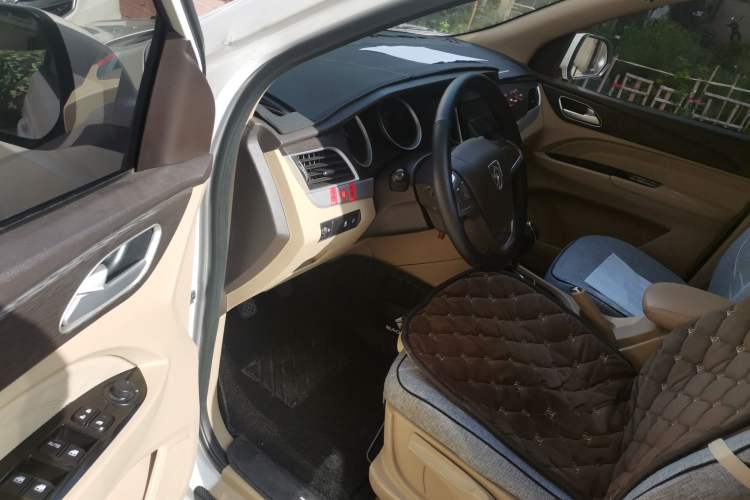 Used Baojun 730 2019 1.5L Manual Value Edition 7 Seats China VI Emission Standard Driver Seat