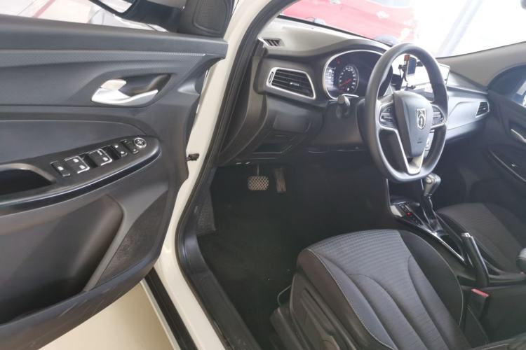 Used Baojun 730 2019 1.5T CVT Fashion Model 7 Seats China V Emission Standard Driver Seat
