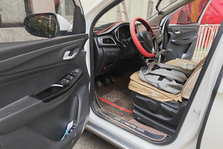 Used Baojun 730 2019 1.5T Manual Fashion Model 7-seater China VI Driver Seat