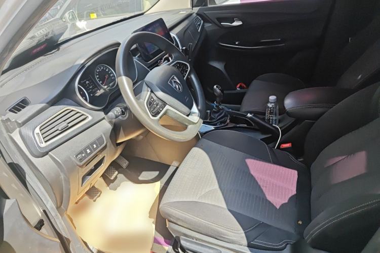 Used Baojun 730 2019 1.5L Manual Fashion Model 7-seater National V Driver Seat