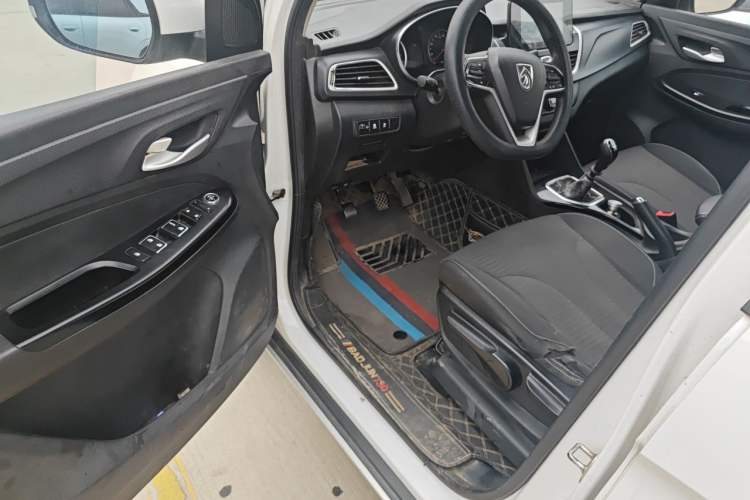 Used Baojun 730 2019 1.5L Manual Fashion Model 7-seater China VI Driver Seat
