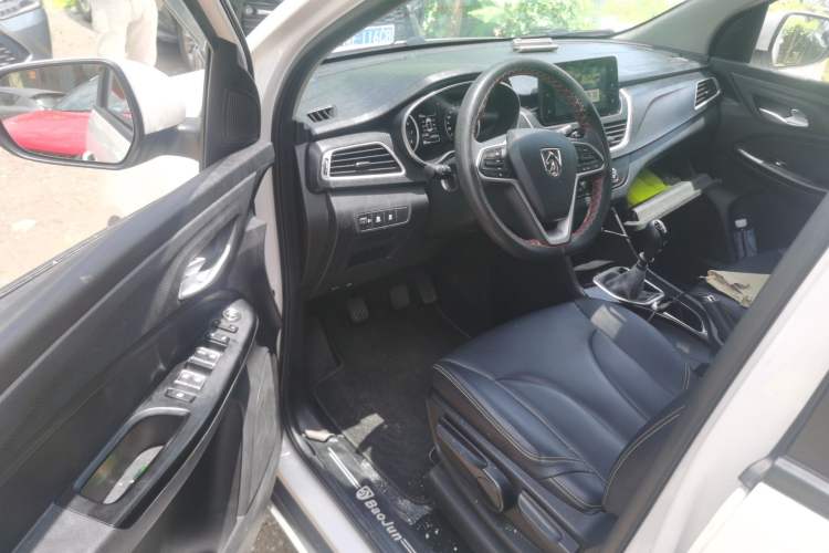 Used Baojun 730 2019 1.5L Manual Fashion Model 7-seater China VI Driver Seat