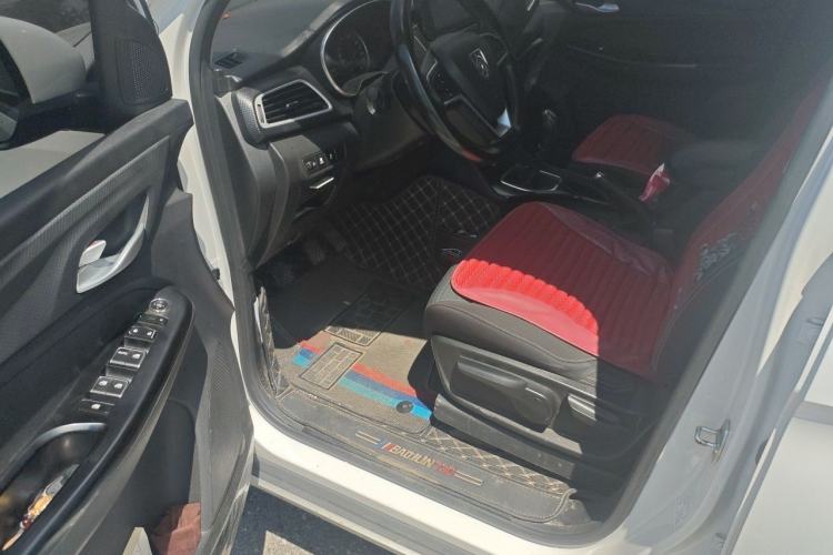 Used Baojun 730 2019 1.5T Manual Fashion Model 7-seater China VI Driver Seat
