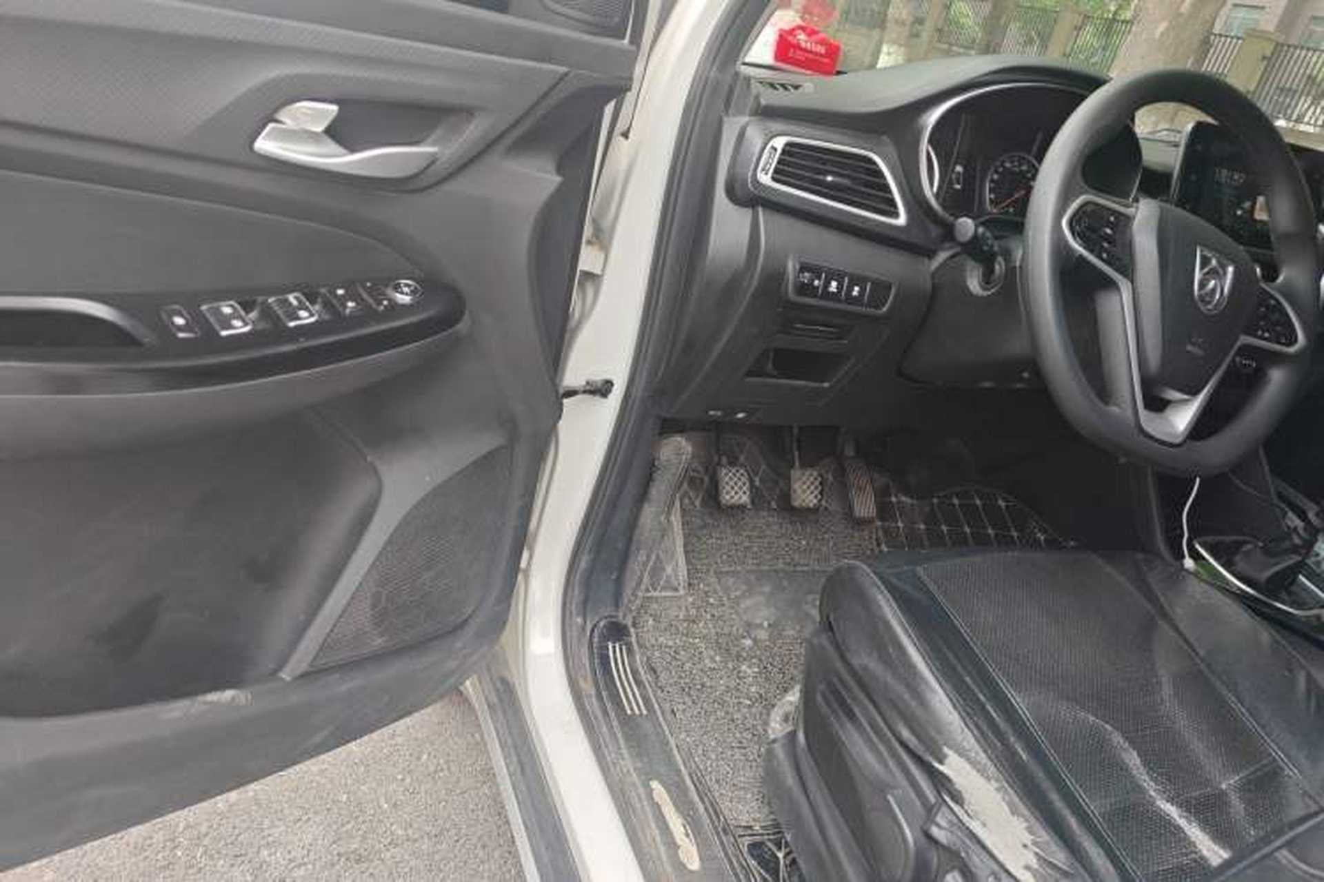 Used Baojun 730 2019 1.5L Manual Fashion Model 7-seater China VI Driver Seat