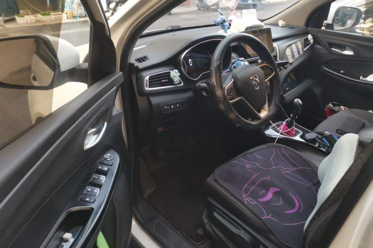 Used Baojun 730 2019 1.5L Manual Fashion Model 7-seater China VI Driver Seat
