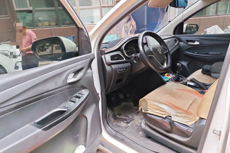 Used Baojun 730 2019 1.5L Manual Fashion Model 7-seater China VI Driver Seat