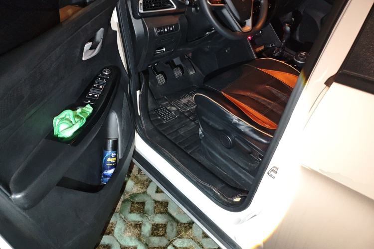 Used Baojun 730 2019 1.5L Manual Fashion Model 7-seater China VI Driver Seat