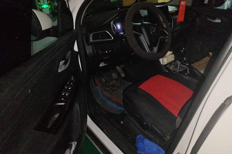 Used Baojun 730 2019 1.5L Manual Fashion Model 7-seater China VI Driver Seat