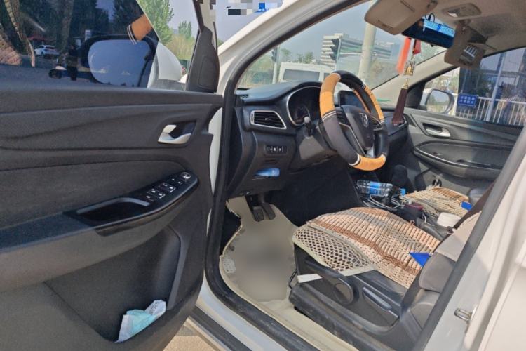 Used Baojun 730 2019 1.5L Manual Fashion Model 7-seater China VI Driver Seat